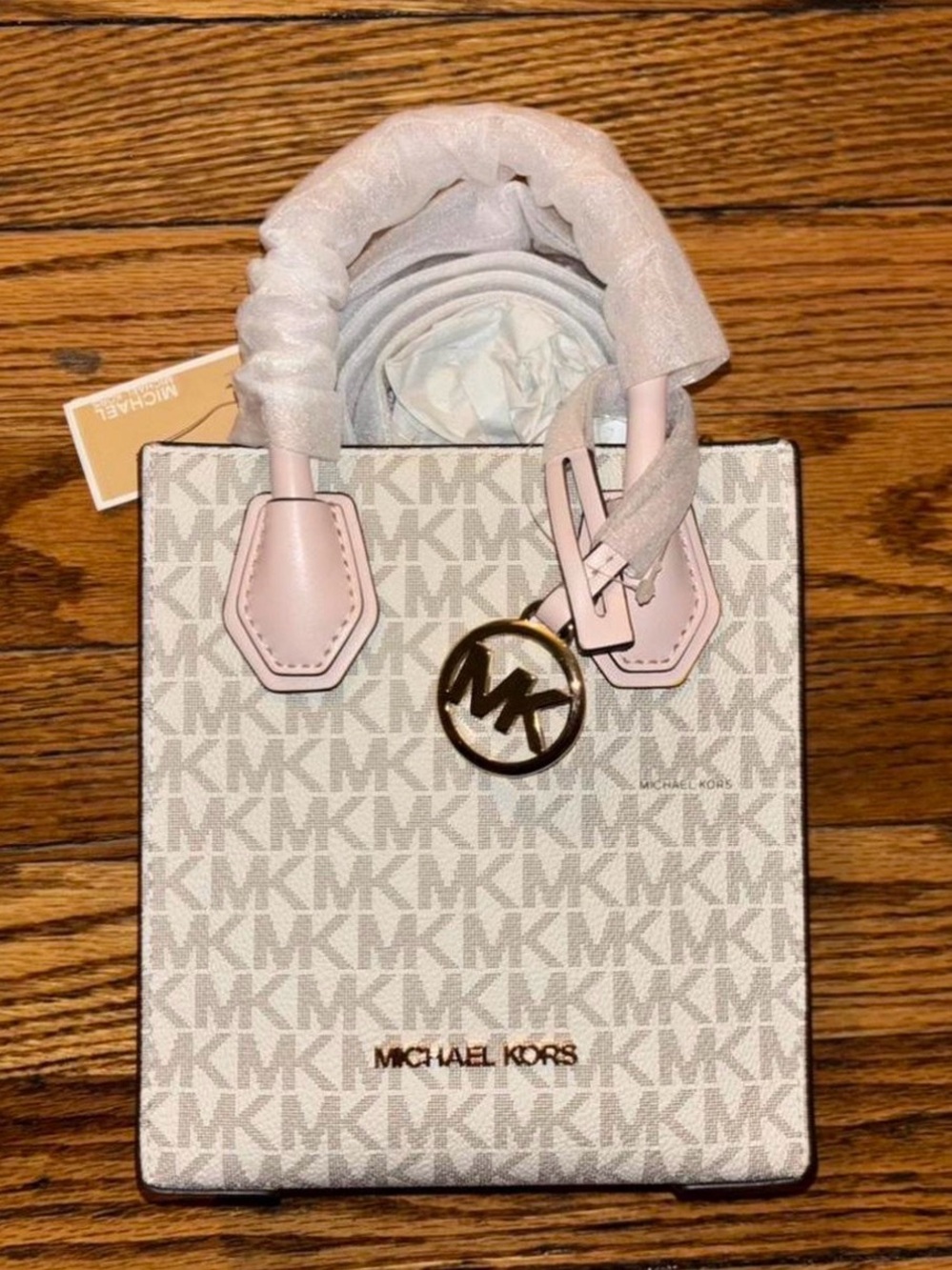 Michael Kors✨🤍🩷Mini Tote in White and Light Pink with Gold Logo Charm